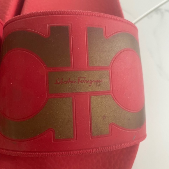 Salvatore Ferragamo slides - Picture 2 of 4